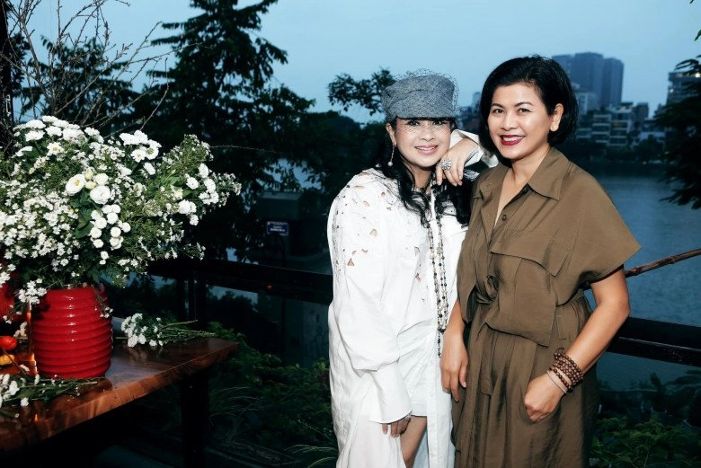 Con trai quốc trung được 2 người mẹ âu yếm diva thanh lam rạng rỡ bên bạn gái của chồng cũ - 8