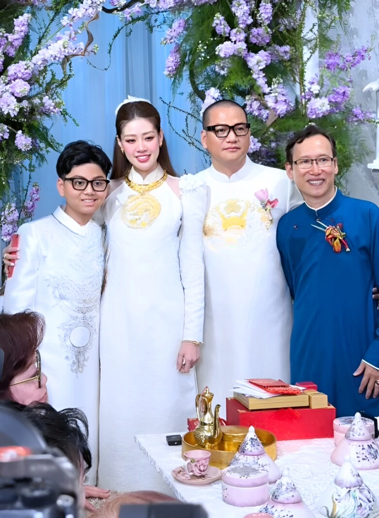 Hoa hậu khánh vân bật khóc vì con riêng của chồng quý tử 11 tuổi giảm cân để làm phù rể cho bố - 4