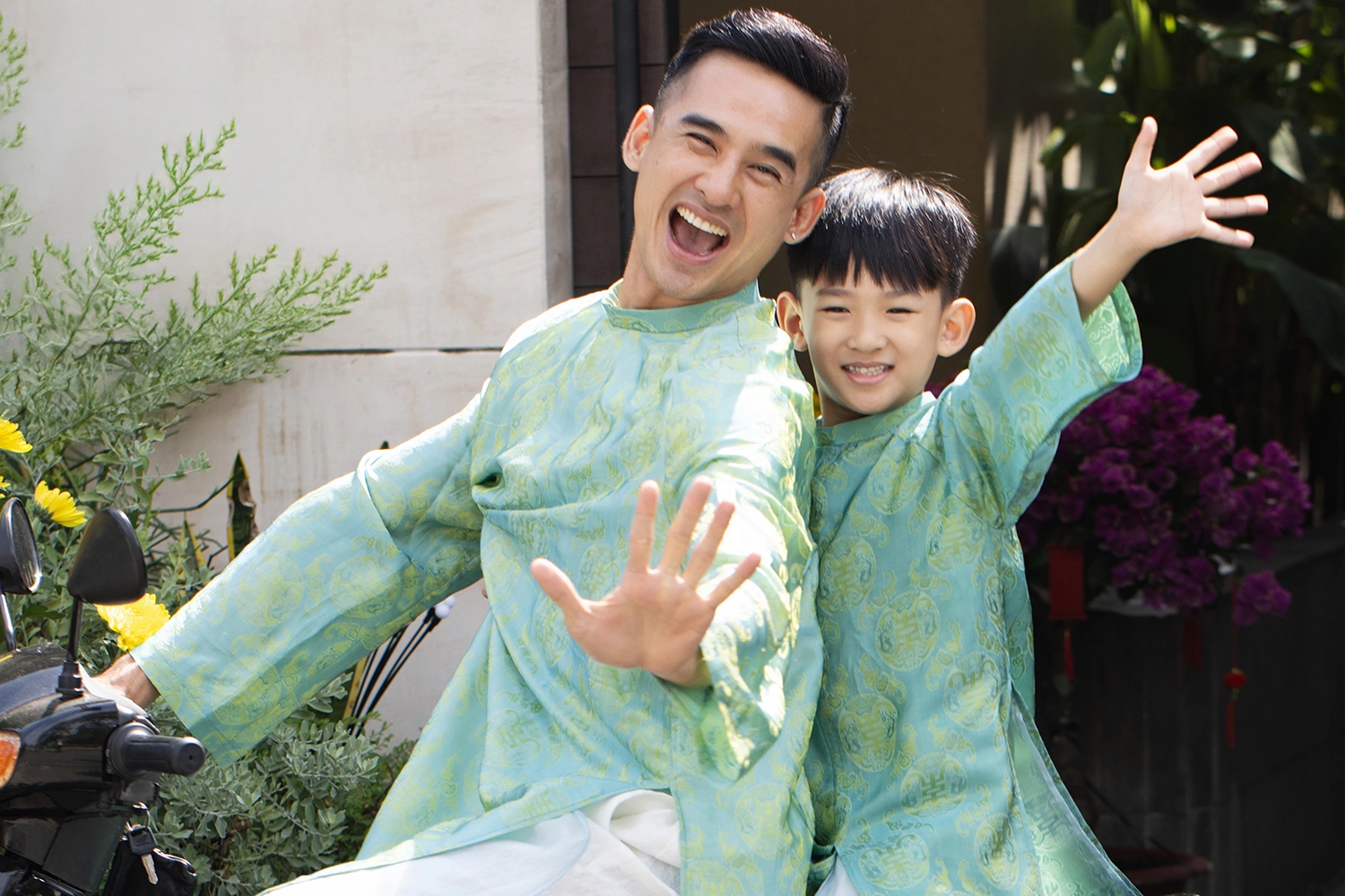 Con trai thúy diễm - lương thế thành ngày càng điển trai giống bố được ông bà nội chăm chút khi đến trường - 4