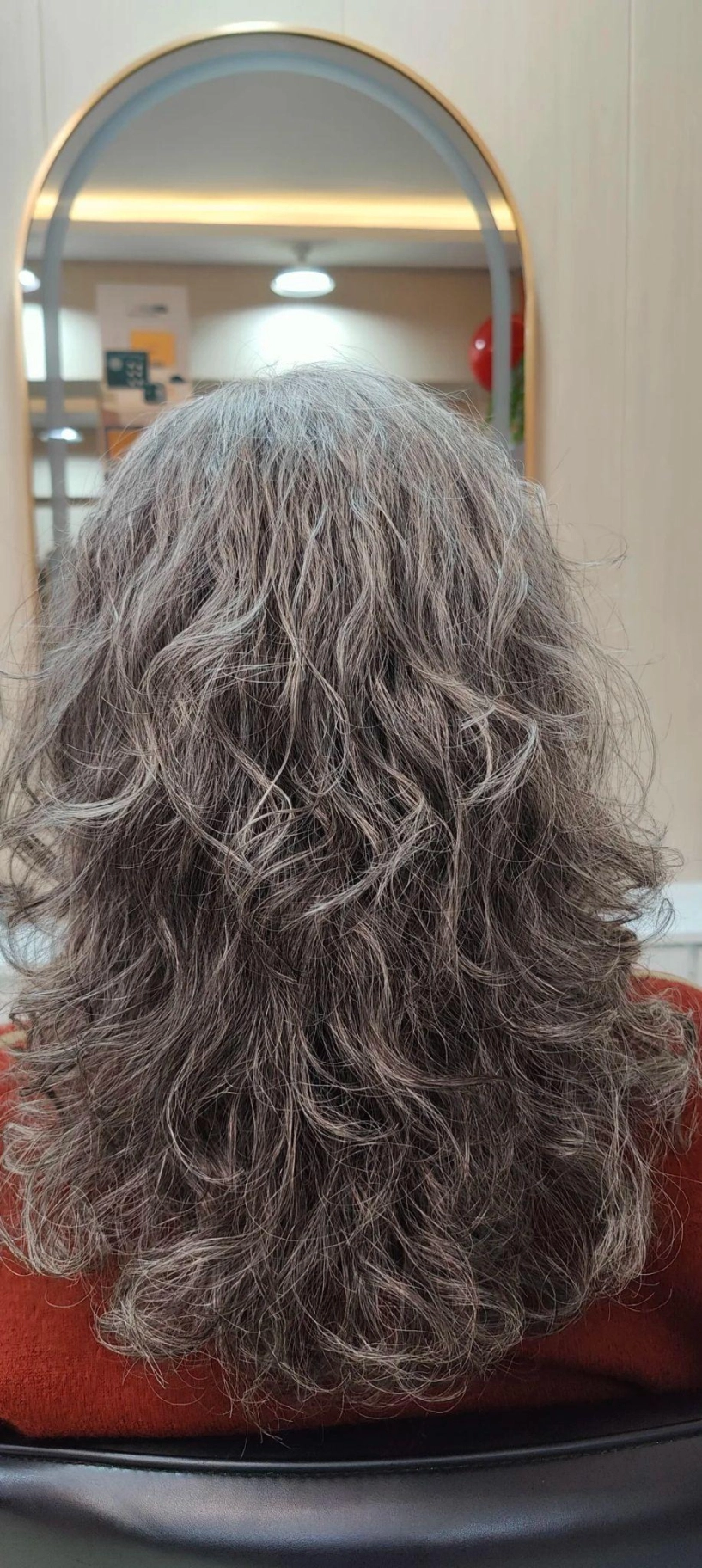 Còn trẻ nhưng tóc đã bạc chuyên gia tiết lộ 5 bước đảo ngược tình trạng lão hóa sớm của màu tóc - 1