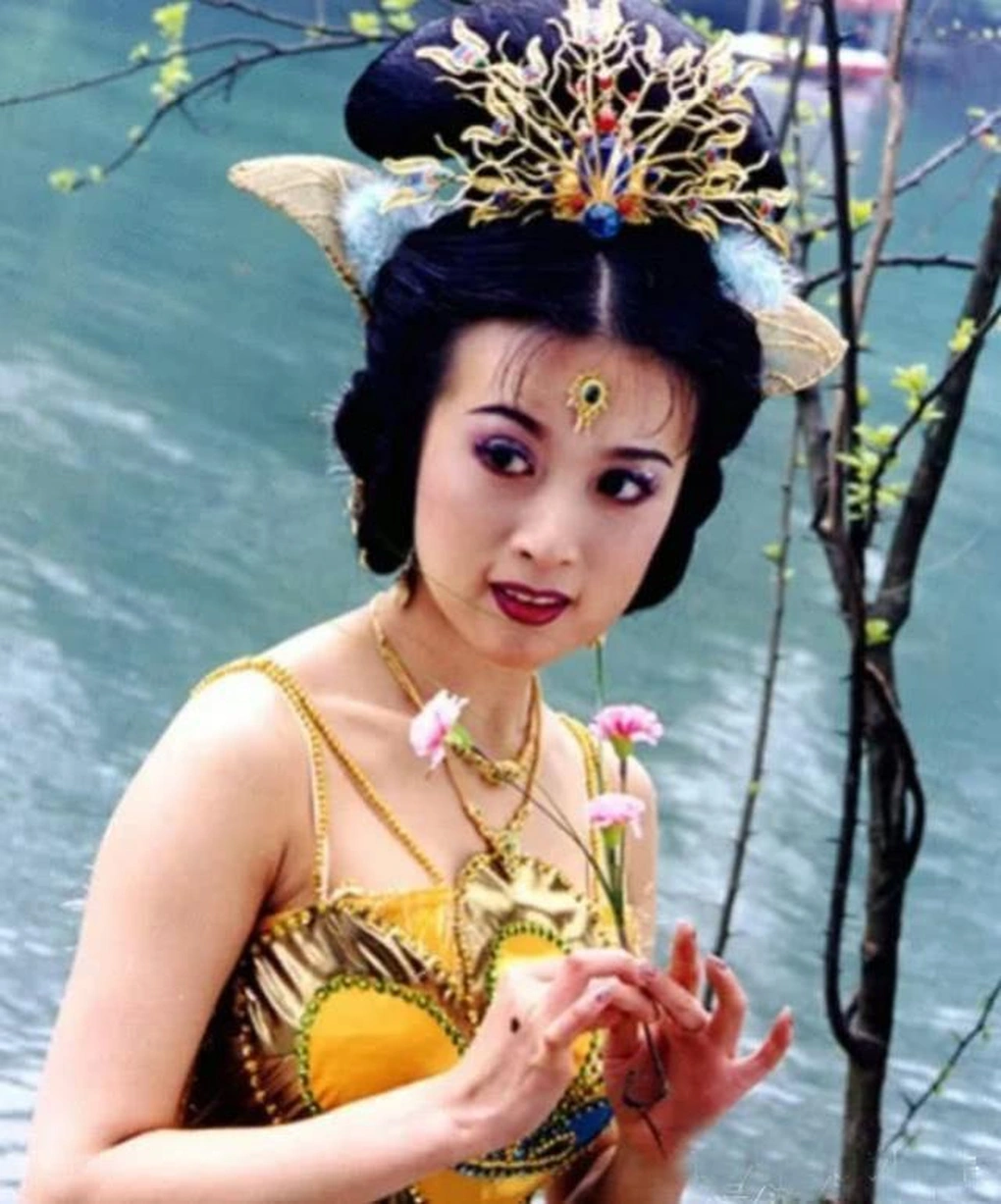 Công chúa đẹp bậc nhất tây du ký ngày trẻ là nữ thần giờ u50 vẫn duy trì cặp đùi thon gương mặt khó tin - 1