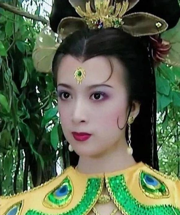 Công chúa đẹp bậc nhất tây du ký ngày trẻ là nữ thần giờ u50 vẫn duy trì cặp đùi thon gương mặt khó tin - 2