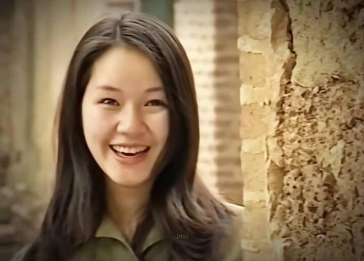 crush một thời của công lý có mặt mộc đẹp nhất nhì màn ảnh từng làm tiếp viên hàng không nhan sắc u50 gây ngỡ ngàng - 1