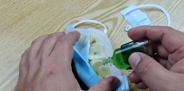 Cứ đến hè là mẹ chồng nhỏ ít dầu gió lên tỏi tôi học theo và kết quả không ngờ - 3