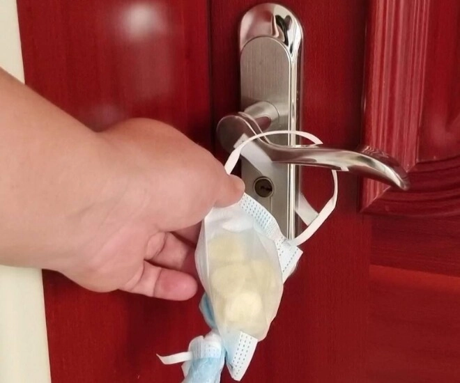 Cứ đến hè là mẹ chồng nhỏ ít dầu gió lên tỏi tôi học theo và kết quả không ngờ - 4