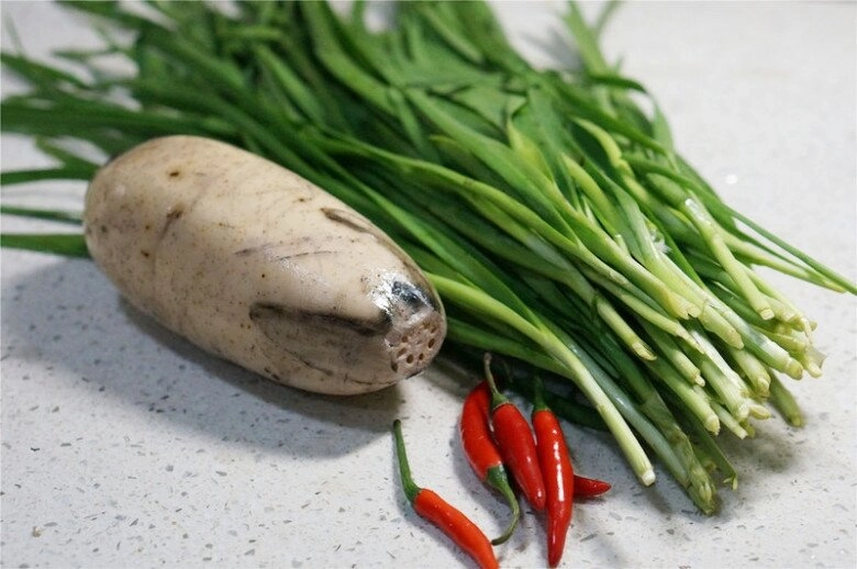 Củ này siêu giàu vitamin c và kali có thể giúp ngăn ngừa bệnh tim đem xào với lá nhìn như hành cực trôi cơm - 2