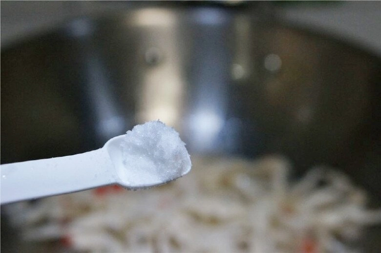 Củ này siêu giàu vitamin c và kali có thể giúp ngăn ngừa bệnh tim đem xào với lá nhìn như hành cực trôi cơm - 5