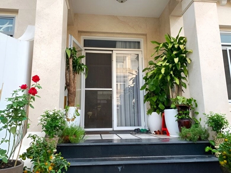 Cửa nhà người giàu đều trang trí thế này người thông minh nhìn qua là hiểu ngay chẳng trách càng ở càng giàu - 4