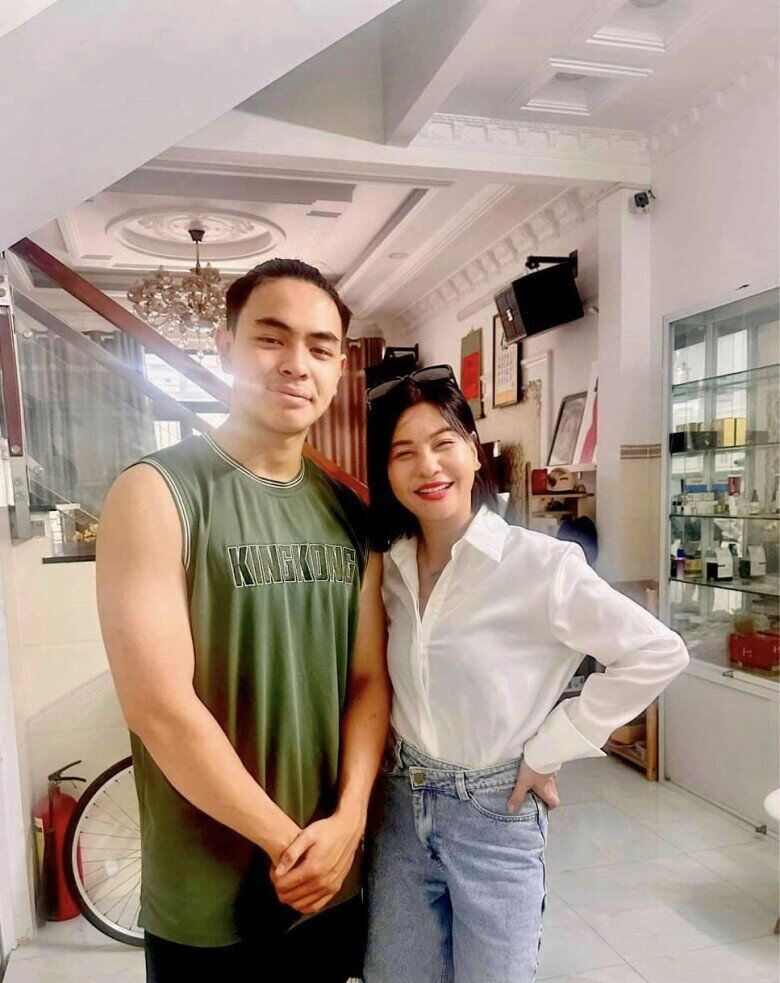 Cùng 51 tuổi johnny trí nguyễn vẫn cô đơn có con gái xinh như hoa hậu thái hòa sống bình dị bên vợ trẻ - 19