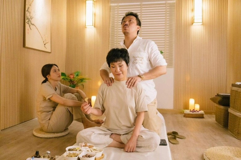 Cùng sinh năm 1962 hồng đào giờ vẫn được bố cho tiền diễm my được chồng đại gia tặng nhẫn kim cương 5 tỷ - 4