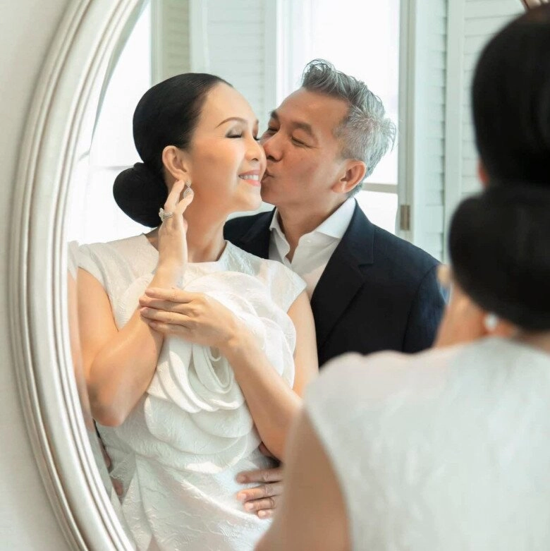 Cùng sinh năm 1962 hồng đào giờ vẫn được bố cho tiền diễm my được chồng đại gia tặng nhẫn kim cương 5 tỷ - 13