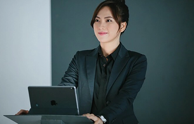 Cùng sinh năm 1992 ngọc nữ trăm tỷ vẫn phụ mẹ bán xôi hoa khôi áo dài lấy đại gia ở biệt thự dát vàng - 4