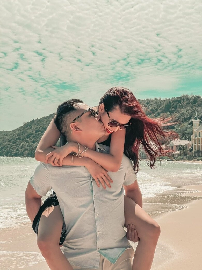 Cùng sinh năm 1992 ngọc nữ trăm tỷ vẫn phụ mẹ bán xôi hoa khôi áo dài lấy đại gia ở biệt thự dát vàng - 11
