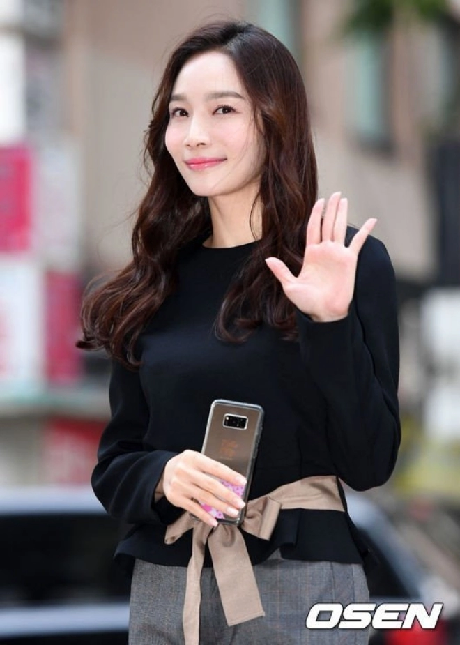 Cuộc hôn nhân ngắn nhất showbiz vợ bị chồng đạp vào bụng rồi vứt bỏ trên đường sau 19 năm rũ bùn đứng dậy - 7