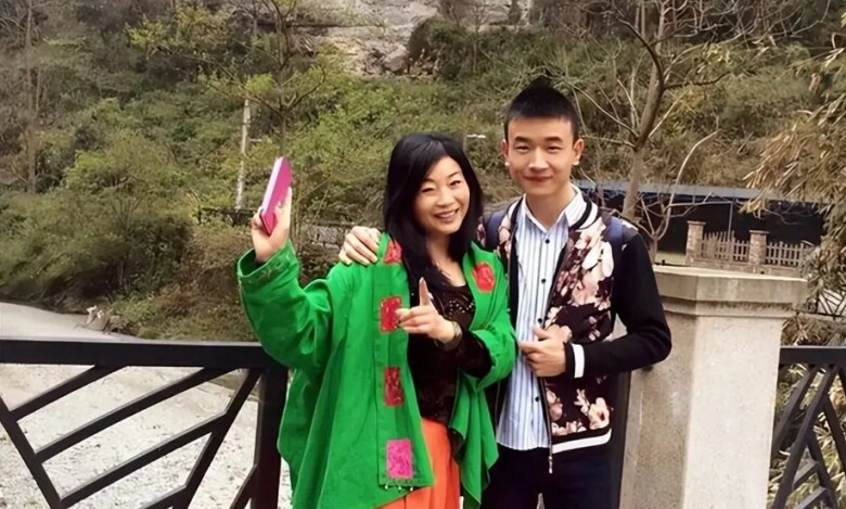 Cuộc sống của chàng trai 23 tuổi cưới vợ 46 tuổi và quyết định không có con sau 8 năm như thế nào - 2
