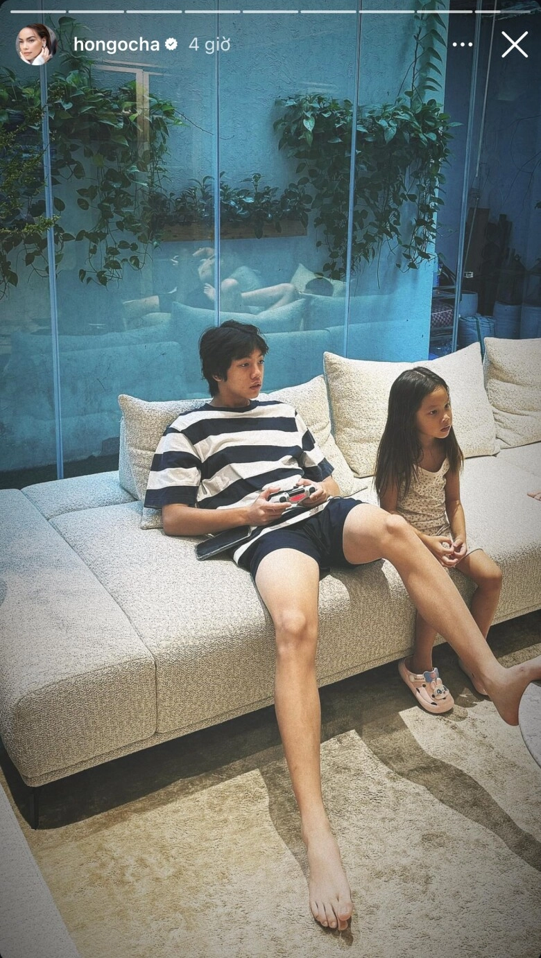 Cường đô la chia sẻ hình ảnh subeo thời còn bám trên lưng bố giờ đã là mỹ nam 15 tuổi cao 1m76 vượt phụ huynh - 5