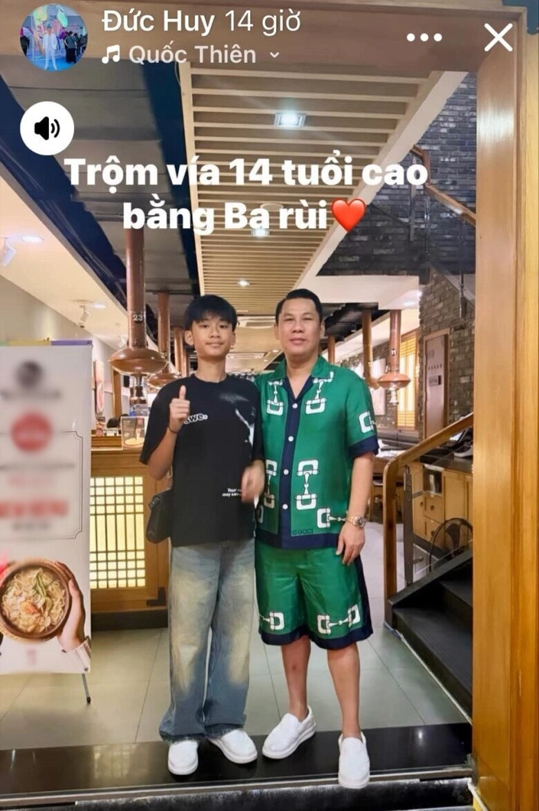 Đại gia đức huy đưa 2 quý tử đi dự tiệc con trai lệ quyên nay cao gần bằng người anh chung nửa huyết thống - 4