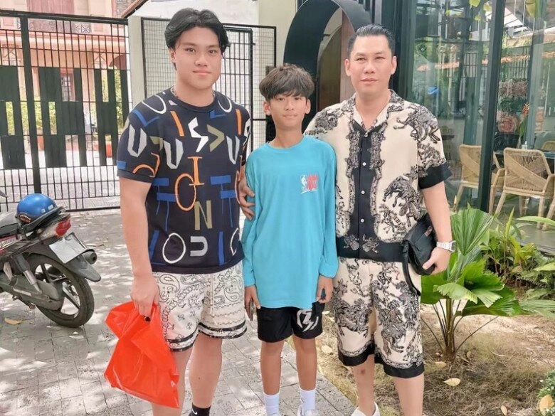 Đại gia đức huy đưa 2 quý tử đi dự tiệc con trai lệ quyên nay cao gần bằng người anh chung nửa huyết thống - 7