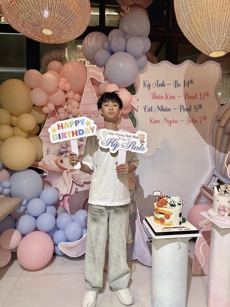 Đại gia đức huy mừng sinh nhật con trai chung với lệ quyên trong biệt thự trăm tỷ hà kiều anh ngưỡng mộ - 2