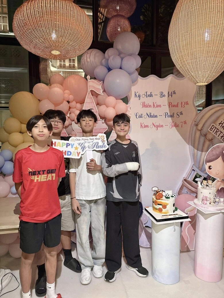 Đại gia đức huy mừng sinh nhật con trai chung với lệ quyên trong biệt thự trăm tỷ hà kiều anh ngưỡng mộ - 3