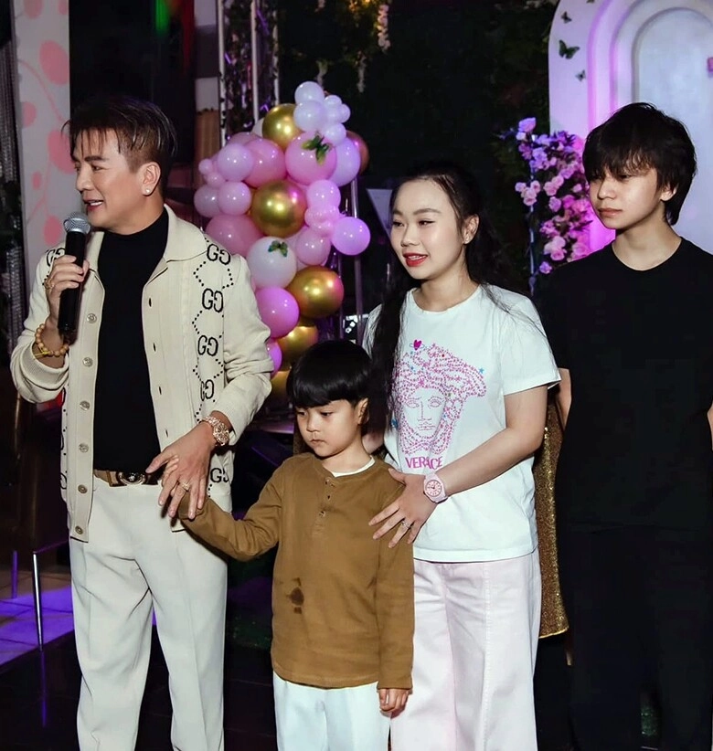 Đàm vĩnh hưng thương con trai thi tốt nghiệp thpt về nhà đóng cửa phòng không ăn cơm - 9