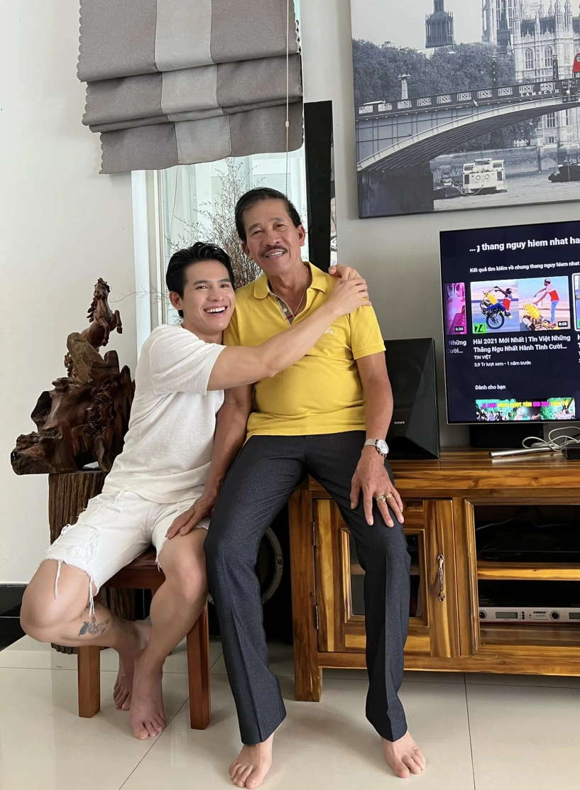 Đàm vĩnh hưng về đồng nai chia buồn với đàn em quốc thiên đầu đội tang chịu nỗi đau bố qua đời - 2