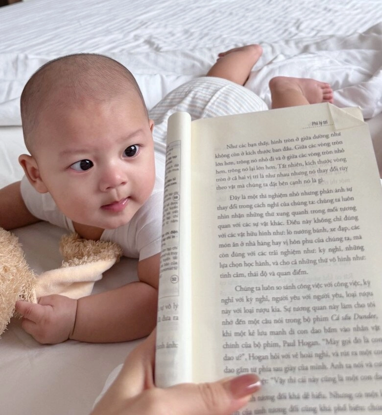 Đặng văn lâm và vợ hotgirl tuyển bảo mẫu chăm con trai lương 13 triệutháng chỉ yêu cầu 3 điều - 4