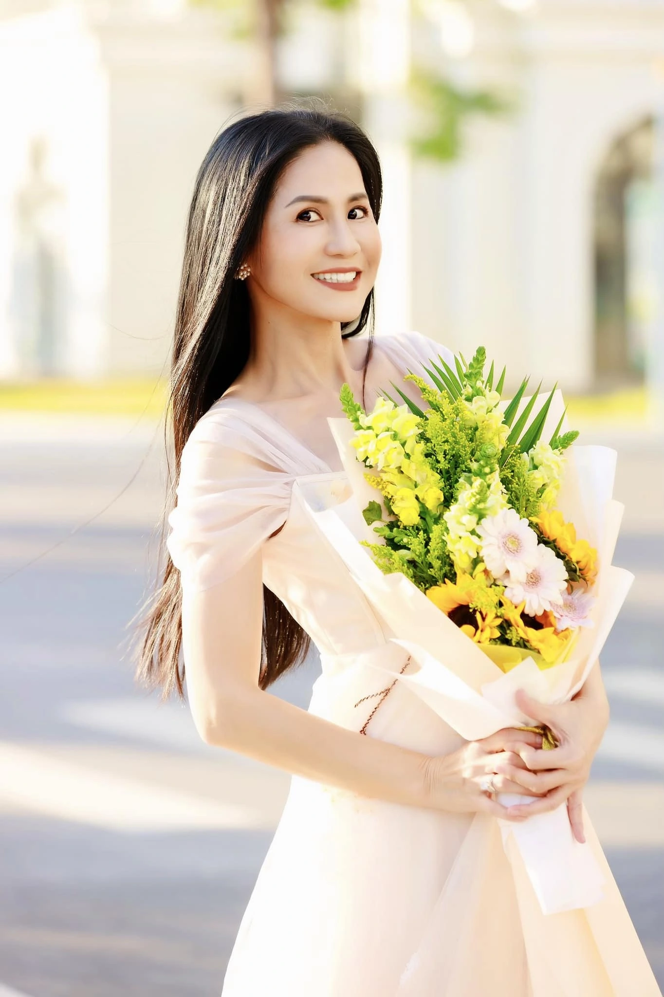 Danh tính 6 người mẹ hút triệu view trong tiết mục màu hoa đỏ hầu hết là nsưt hạnh thúy học thạc sĩ ở tuổi u50 - 7