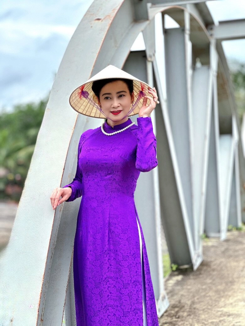 Danh tính 6 người mẹ hút triệu view trong tiết mục màu hoa đỏ hầu hết là nsưt hạnh thúy học thạc sĩ ở tuổi u50 - 11