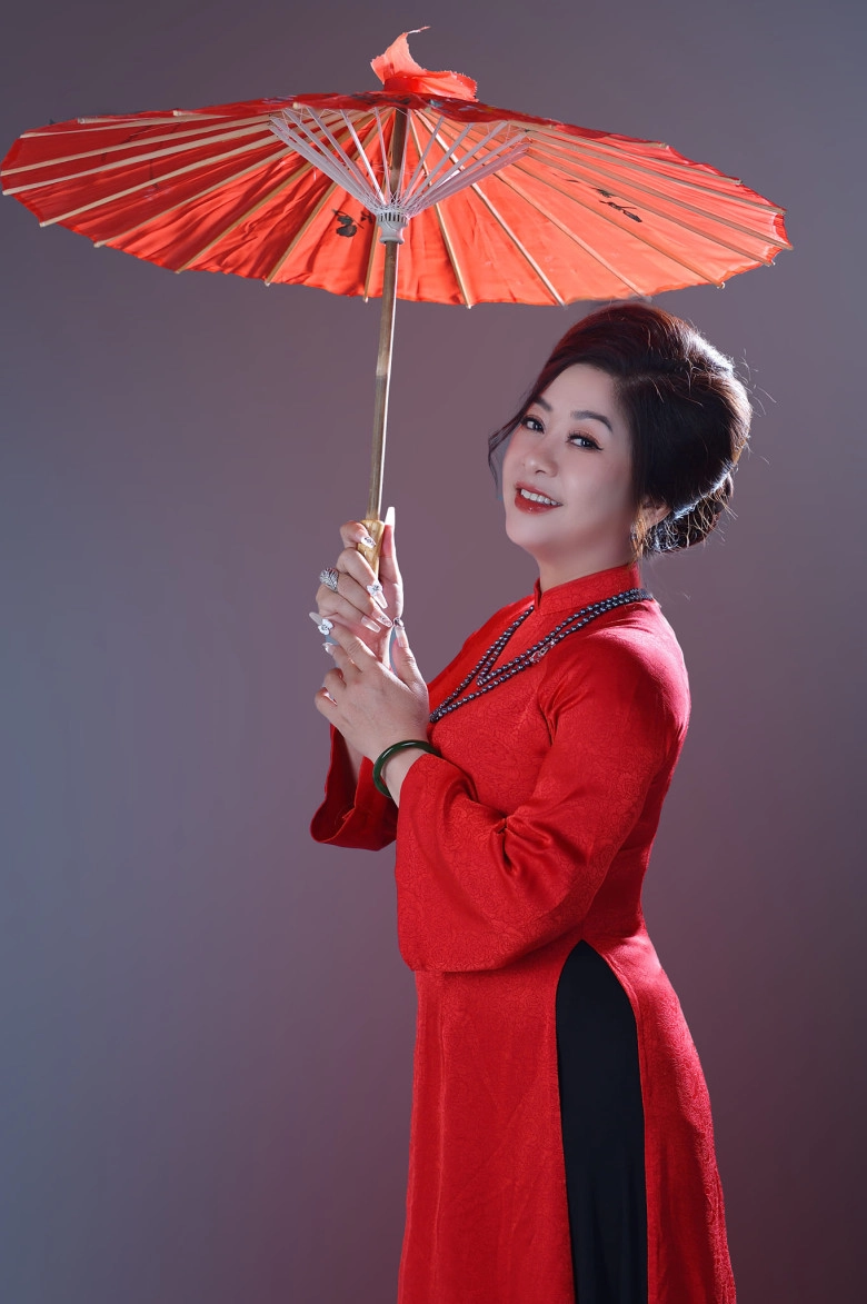 Danh tính 6 người mẹ hút triệu view trong tiết mục màu hoa đỏ hầu hết là nsưt hạnh thúy học thạc sĩ ở tuổi u50 - 13
