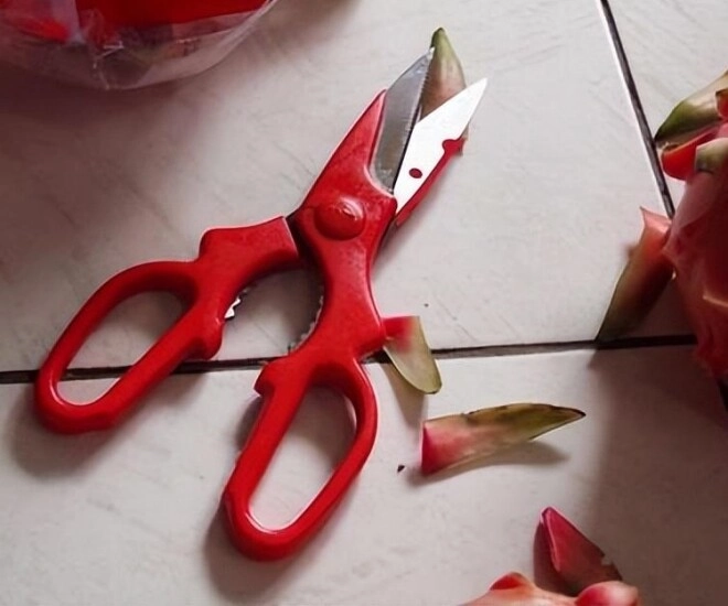 Đặt kéo ở 3 nơi này gia đình dễ gặp chuyện chẳng lành đây không phải mê tín mà có cơ sở cả - 1