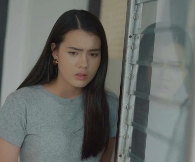 Đến nhà chồng cũ thăm con gái thì nghe tiếng rên của anh tôi chết lặng khi thấy vật anh cầm trên tay - 1