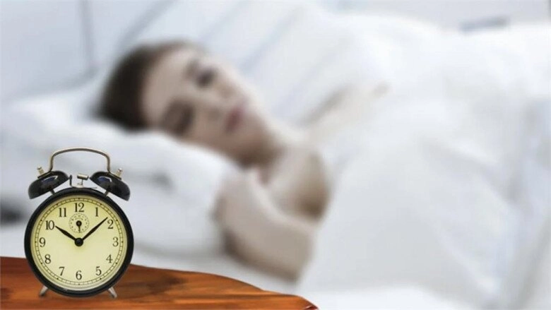 Đi ngủ lúc 10 giờ tối và 11 giờ tối có gì khác biệt chỉ cách nhau 1 tiếng nhưng nhan sắc vóc dáng thay đổi 180 độ - 1