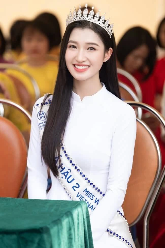 Điểm danh những nàng hậu có nhan sắc ngọc ngà kiêu sa chọn lấy chồng ở tuổi đẹp nhất đời con gái - 6