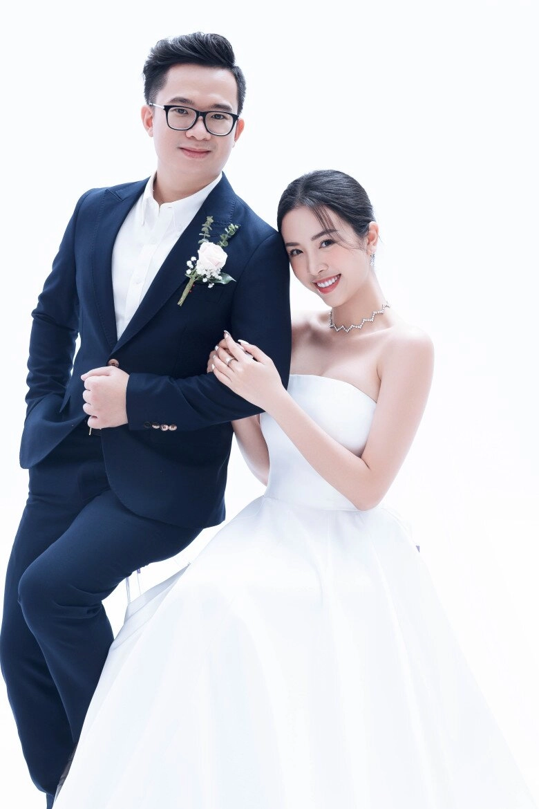 Điểm danh những nàng hậu có nhan sắc ngọc ngà kiêu sa chọn lấy chồng ở tuổi đẹp nhất đời con gái - 8
