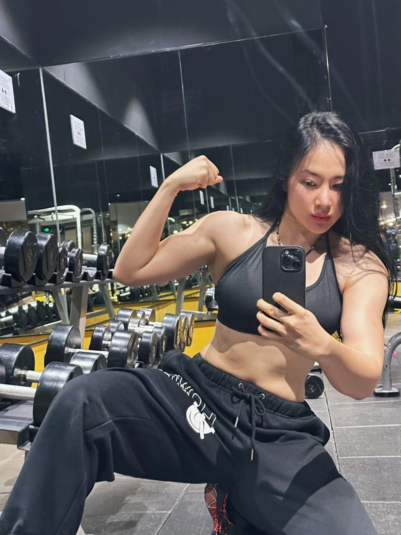 Diễn viên angela phương trinh gây ngạc nhiên với cơ bắp cuồn cuộn - 1