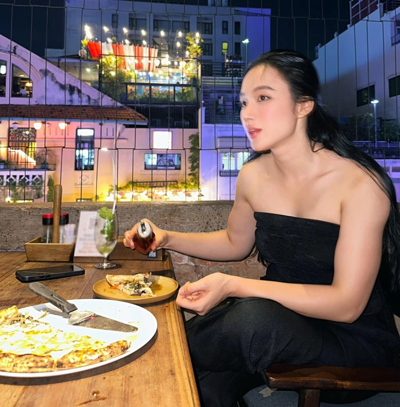 Diễn viên angela phương trinh gây ngạc nhiên với cơ bắp cuồn cuộn - 5