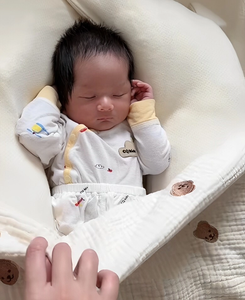 Diễn viên hương giang nói gặm nhấm tổn thương sau 1 tháng sinh con cho bạn trai em bé 2 quốc tịch rõ đáng yêu - 3