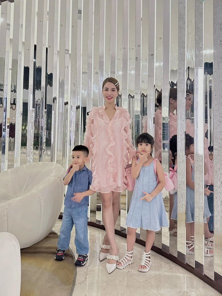 Diệp lâm anh ôm tình trẻ kém 11 tuổi cực tình cảm trong quán bar thoải mái thả thính nhau trên mạng xã hội - 8