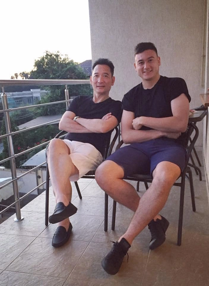 Điều thú vị về bố ruột chim công làng múa linh nga 2 anh em sinh đôi phong độ vợ là mỹ nhân nức tiếng - 6