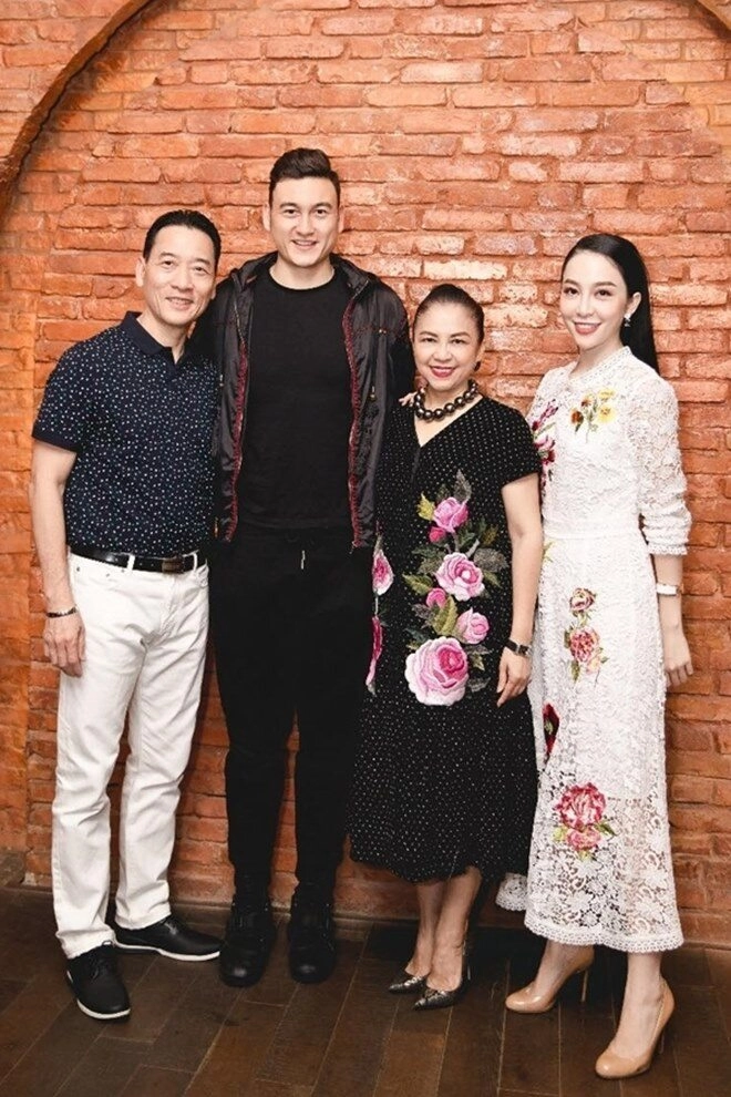 Điều thú vị về bố ruột chim công làng múa linh nga 2 anh em sinh đôi phong độ vợ là mỹ nhân nức tiếng - 20