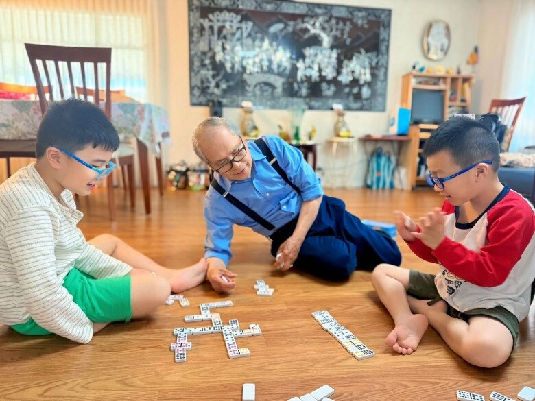 Đinh ngọc diệp hiếm hoi khoe bố chồng việt kiều mỹ 2 ông sui giống nhau như anh em ruột - 4