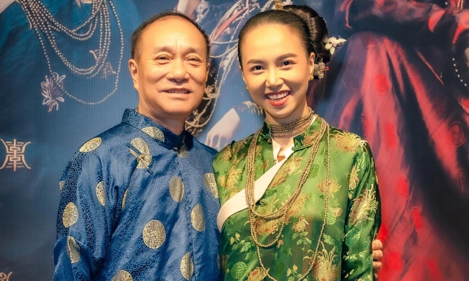 Đinh ngọc diệp hiếm hoi khoe bố chồng việt kiều mỹ 2 ông sui giống nhau như anh em ruột - 13