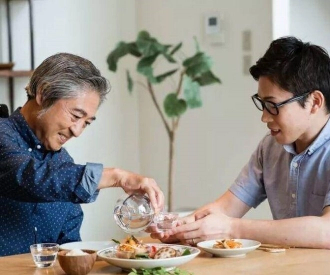 Định tặng con trai 2 tỷ làm quà cưới nửa đêm tôi sốt cao hành động của con gái khiến tôi đổi ý - 1