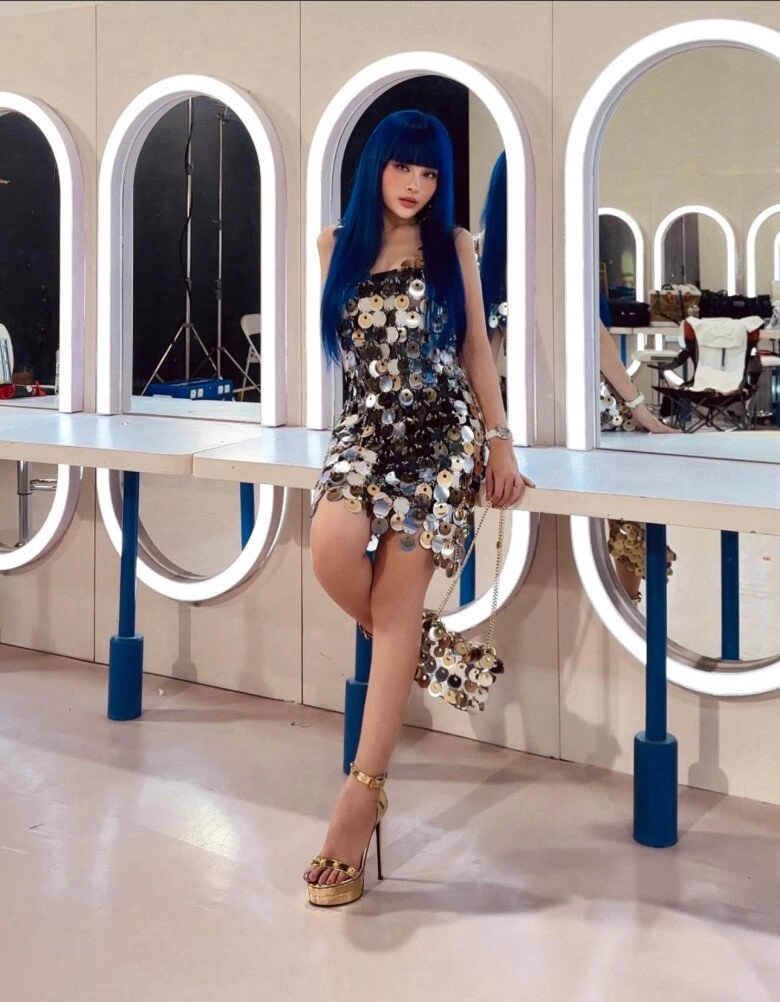 Diva hồng nhung tuổi 50 vẫn thử sức với kiểu tóc mái khó nhằn hóa ra là bí thuật trẻ hóa của nhiều sao việt - 10