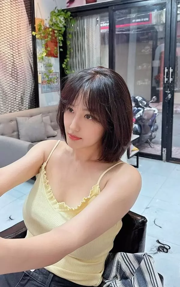 Diva hồng nhung tuổi 50 vẫn thử sức với kiểu tóc mái khó nhằn hóa ra là bí thuật trẻ hóa của nhiều sao việt - 13