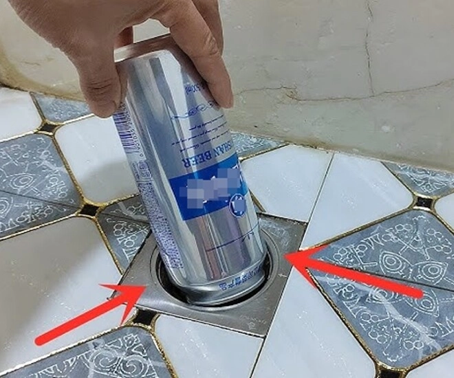 Đổ bia thừa xuống cống thoát nước việc đơn giản nhưng giải quyết ngay vấn đề lớn trong mọi gia đình - 1