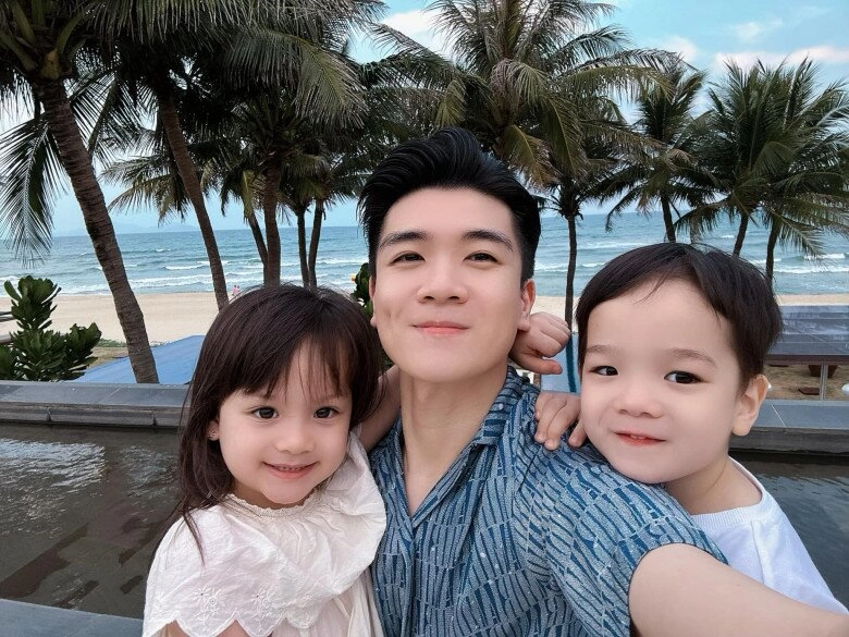 3 cháu bầu hiển chung khung hình dịp giáng sinh anh chồng đỗ mỹ linh dở khóc dở cười vì sự thông minh của 2 con - 5