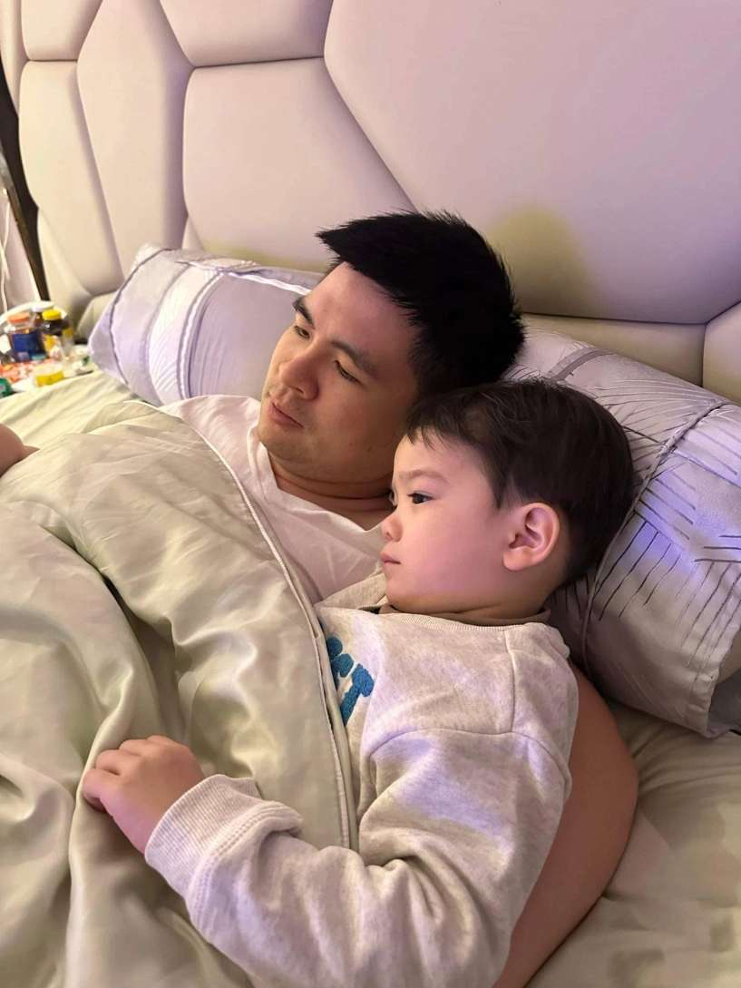 Đỗ mỹ linh bất ngờ được một bé trai gọi bằng mẹ nhóc tì là cục vàng của nhà bầu hiển vẻ ngoài tuấn tú - 8