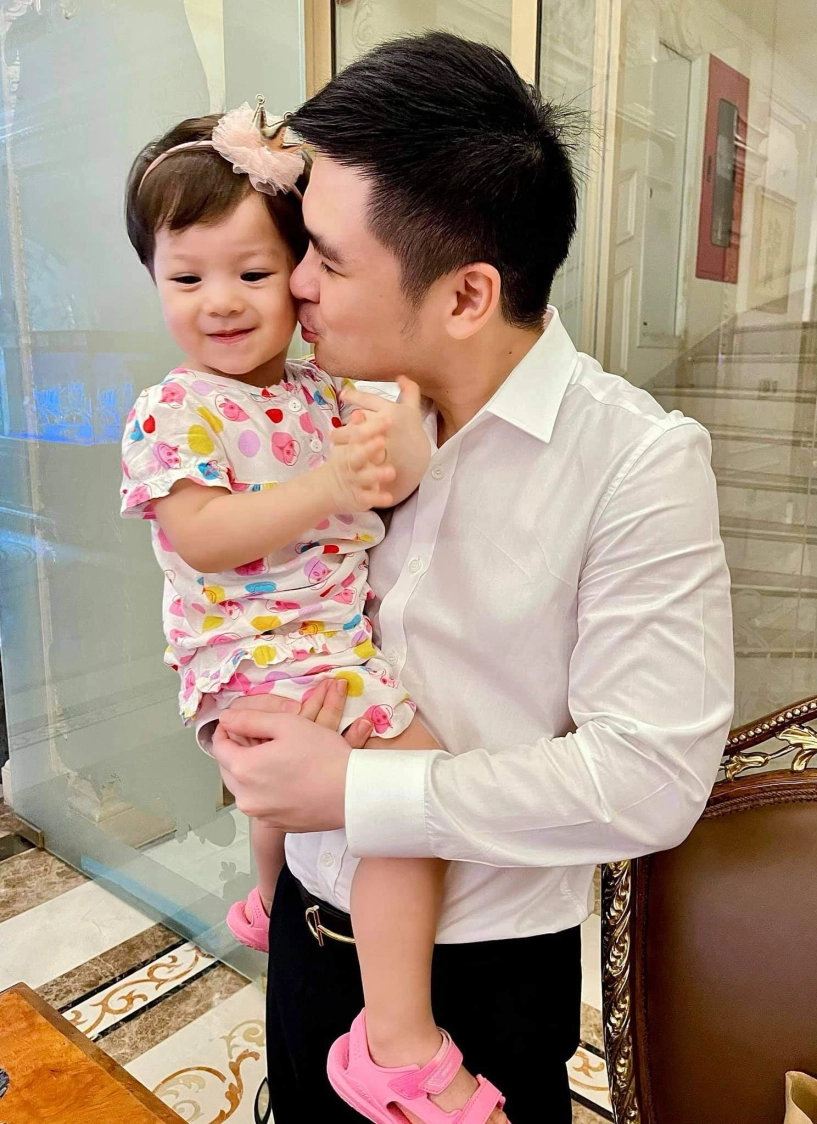 Đỗ mỹ linh bất ngờ được một bé trai gọi bằng mẹ nhóc tì là cục vàng của nhà bầu hiển vẻ ngoài tuấn tú - 9
